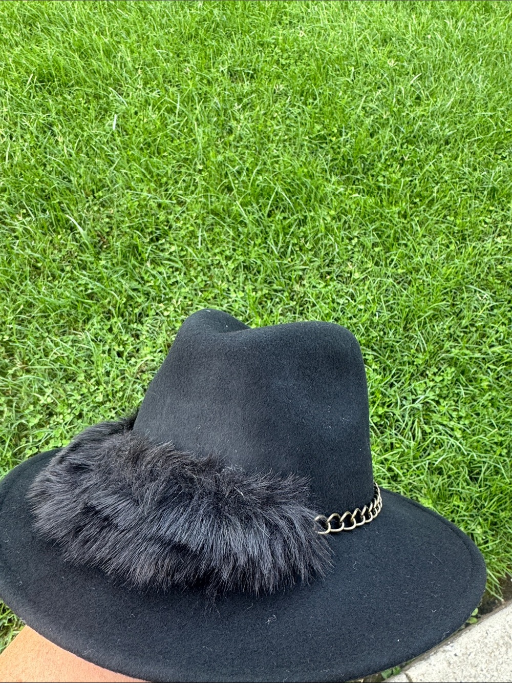 Giovannio Black Women's 100% Wool Fedora Hat with Faux Fur Trim and Chain Accent